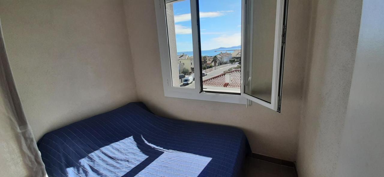 Le Miramar Appartement Face A La Mer - Balcon - Clim Сен-Киприен Екстериор снимка